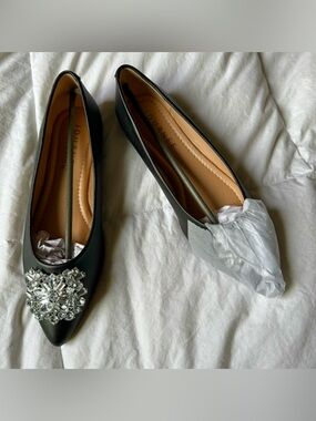 Journee Collection Renzo Bejeweled Flat in Black Size 7.5W